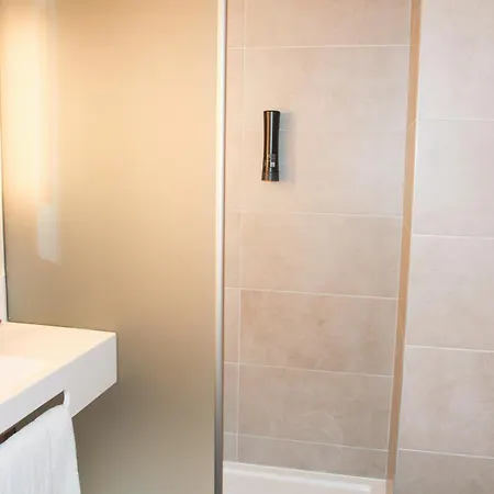 ホテル Aix-les-bains 2*