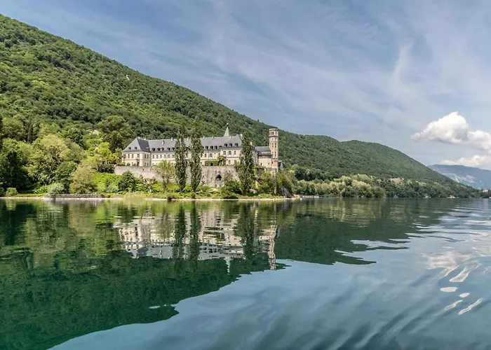 Aix-les-bains جْروزي سور أكْسْ